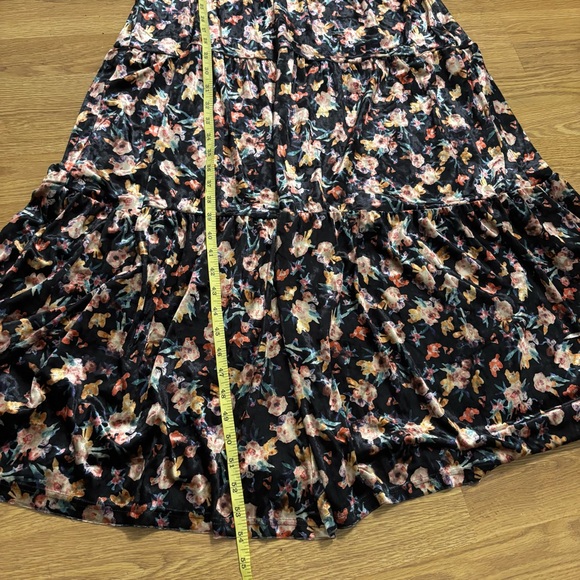 Natural life dress size L black floral velvet short sleeve chic - Picture 8 of 9